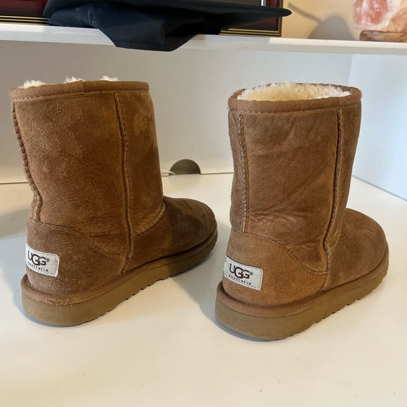 COPY - UGGS - Picture 3 of 3